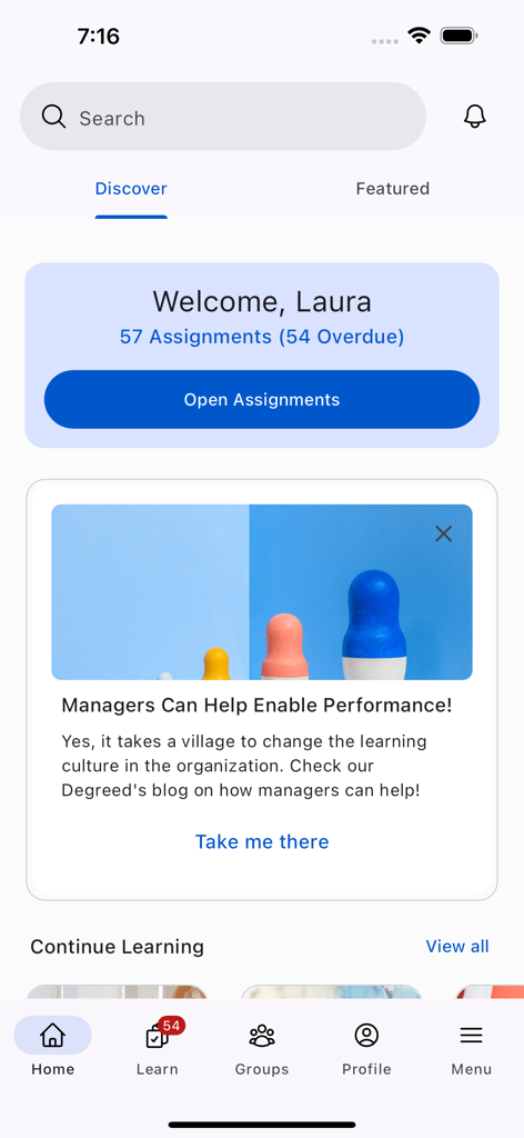 Degreed - La interfaz de inicio de la aplicación Degreed que muestra un mensaje de bienvenida personalizado y contenido educativo.