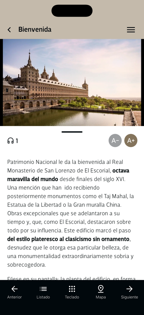 Ecrã de boas-vindas da aplicação móvel do Mosteiro do Escorial com uma fotografia do monumento e texto introdutório histórico