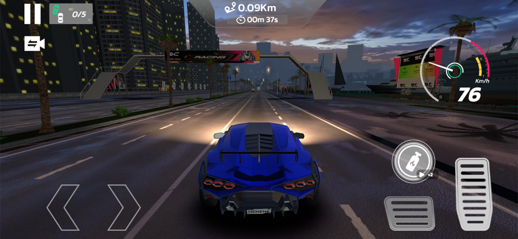 Traffic Car Racing Ultimate - Carro esportivo azul dirigindo por uma cidade ao entardecer no jogo Traffic Car Racing Ultimate