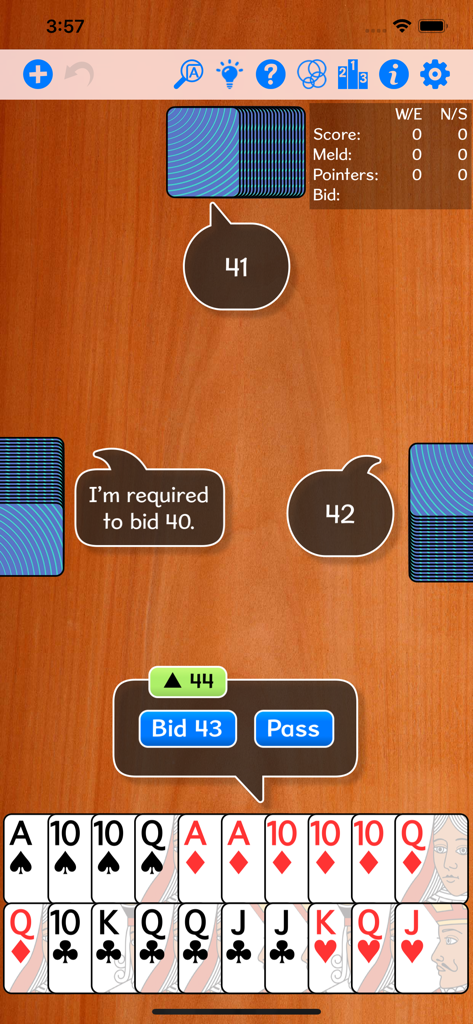 Pinochle+ - ピノクルプラスの試合の入札フェーズ。AI対戦相手の入札とプレイヤーのオプションが木製のテーブルの背景に表示されています。