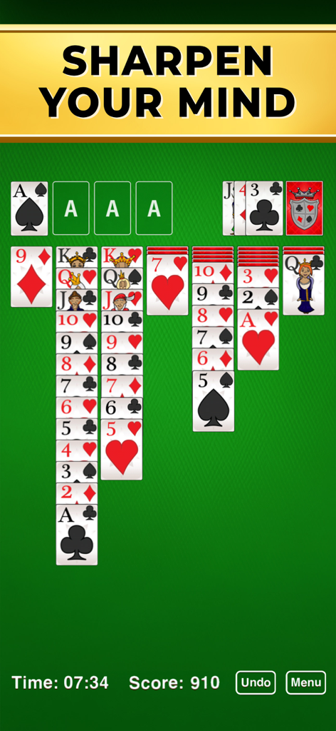 Pantalla de juego de Solitario Klondike clásico con un banner que dice Agudiza tu Mente