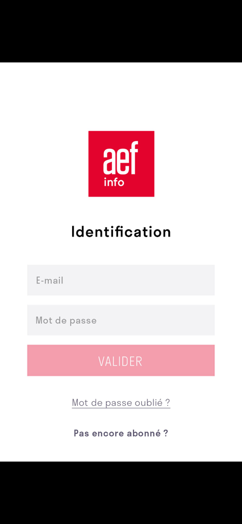 Pantalla de inicio de sesión para la aplicación de noticias profesionales AEF info que muestra campos de identificación para correo electrónico y contraseña