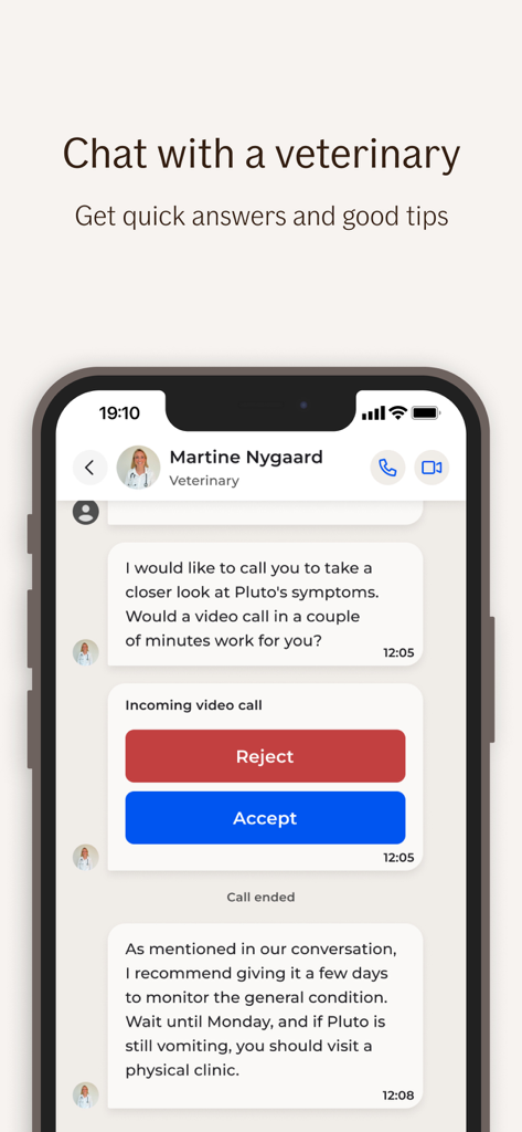 If Djurhjälpen - Una pantalla de smartphone que muestra una conversación de chat con un veterinario que incluye una solicitud de videollamada y consejos médicos en la aplicación If Djurhjalpen