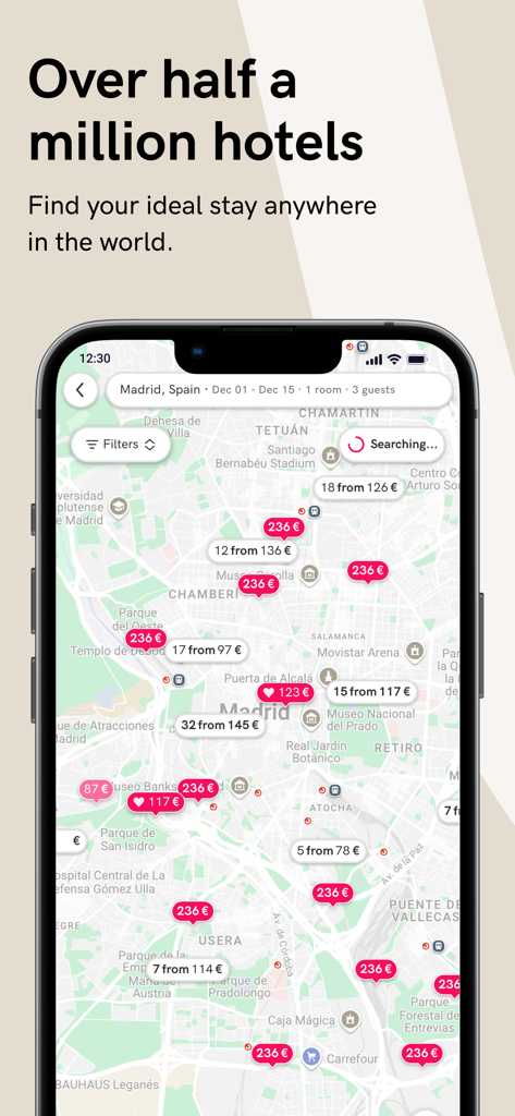 Application Stayforlong affichant une carte de Madrid avec des épingles de prix d'hôtel et des filtres de recherche pour un long séjour