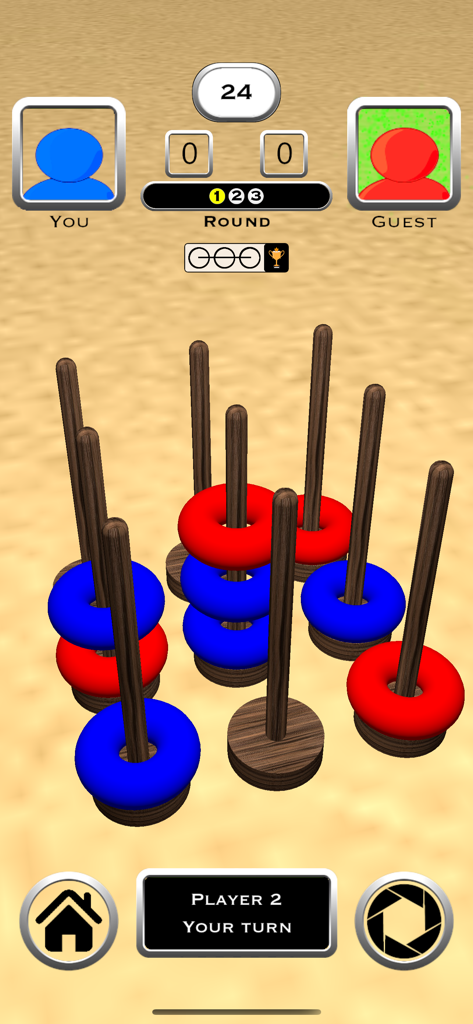 Ein 3D-Tic-Tac-Toe-Spiel im Gange mit roten und blauen Ringen, die im Schwerkraftmodus auf Holzpflöcken gestapelt sind.