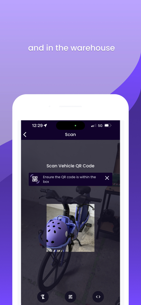 Smartphone-Bildschirm zeigt die Beam Operations App beim Scannen eines QR-Codes auf einem E-Bike in einem Lager