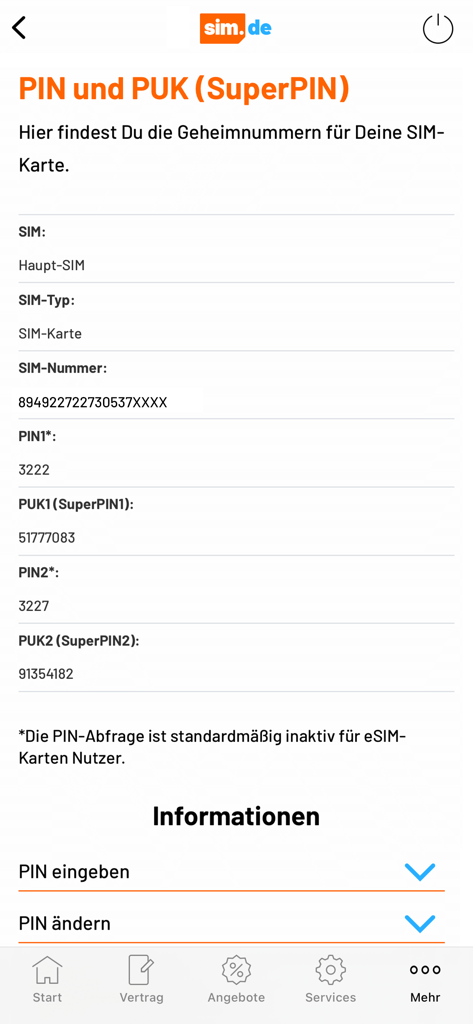 Captura de pantalla de la aplicación sim.de Servicewelt que muestra información de seguridad de la tarjeta SIM, incluidos los códigos PIN y PUK.