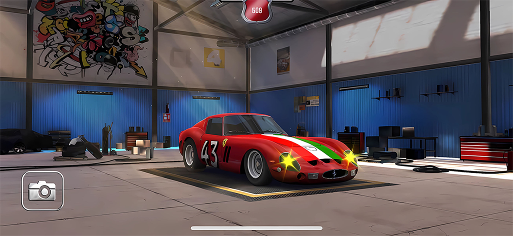 Classic Racing Car Game - Coche de carreras clásico rojo con el número 43 y colores de la bandera italiana en un garaje profesional.