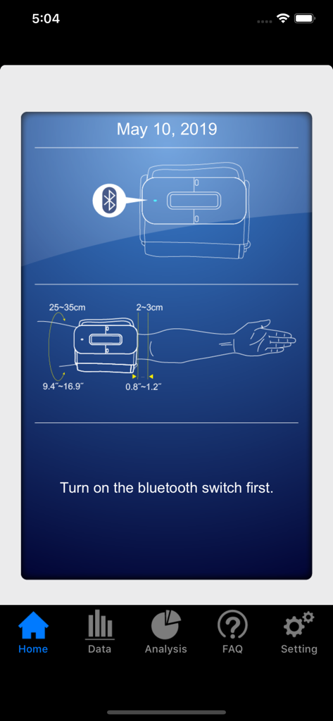 Écran d'instructions montrant comment positionner le brassard de tensiomètre sur le bras et se connecter via Bluetooth.