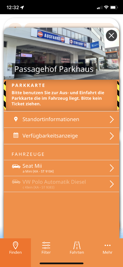 App screen showing details for a carsharing station and available vehicles at Passagehof Parkhaus