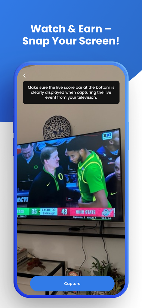 Wunderfan - Eine Person benutzt die Wunderfan-App, um ein Foto eines Live-College-Basketballspiels im Fernsehen zu machen und Belohnungen zu erhalten