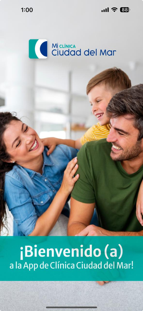 Clínica Ciudad del Mar - Pantalla de bienvenida de la app Clinica Ciudad del Mar con una familia sonriente.