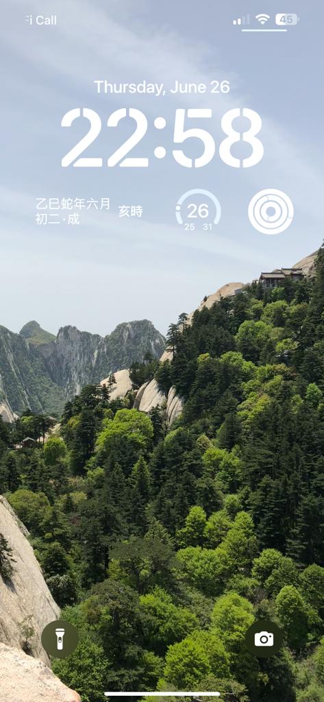 TianganDizhi - Schermata di blocco dell'iPhone che visualizza il calendario lunare e i widget dei Tronchi Celesti