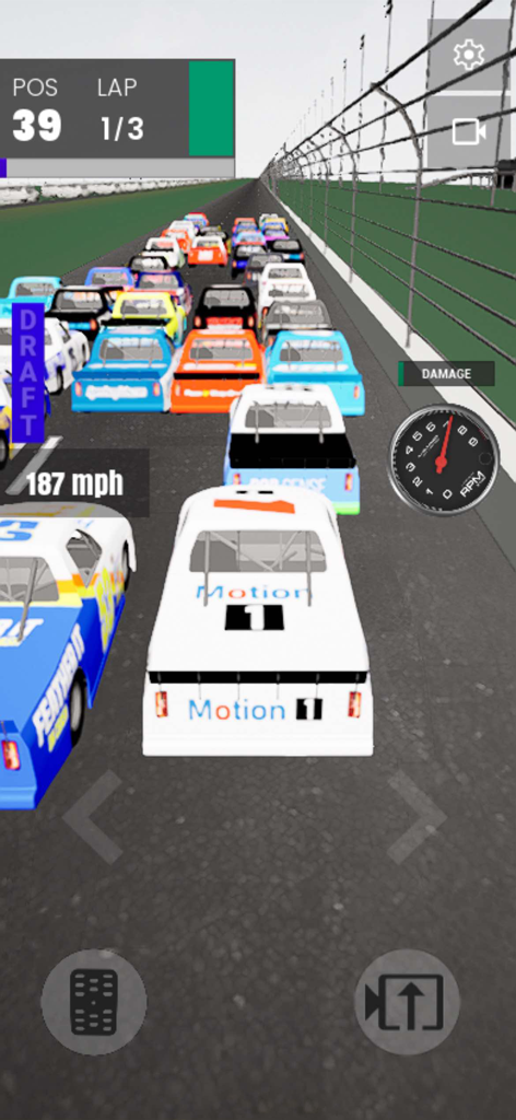 Gameplay do DRAFTYCAR mostrando um grande pelotão de carros de stock car correndo e fazendo draft em uma pista