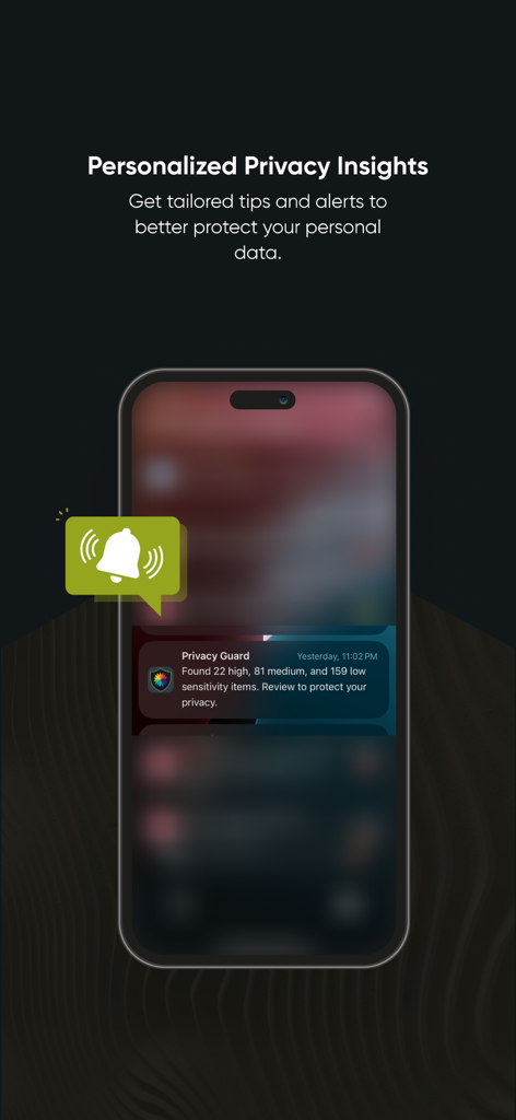 La app Privacy Guard mostrando una alerta de notificación sobre elementos detectados de alta sensibilidad en la pantalla de un smartphone.