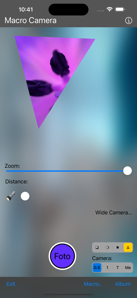 Macro-Camera - Interfaz de la aplicación Macro Camera que muestra controles de zoom y una vista previa triangular de una flor morada