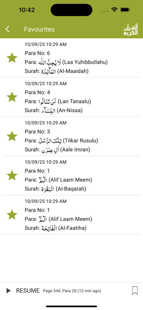 Favourites screen showing bookmarked Quran Paras and Surahs in the app