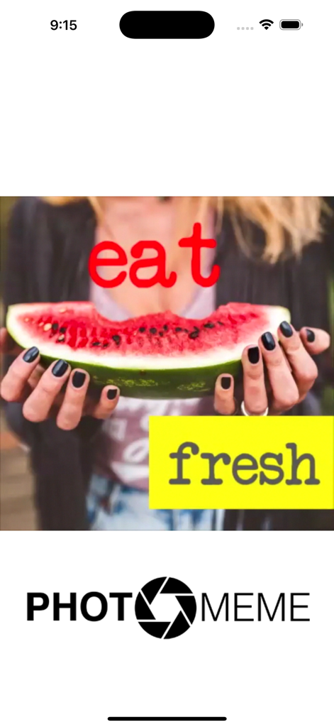 photo-meme - Uma pessoa segurando uma fatia de melancia com sobreposições de texto personalizadas em vermelho e cinza criadas no aplicativo Photo Meme.