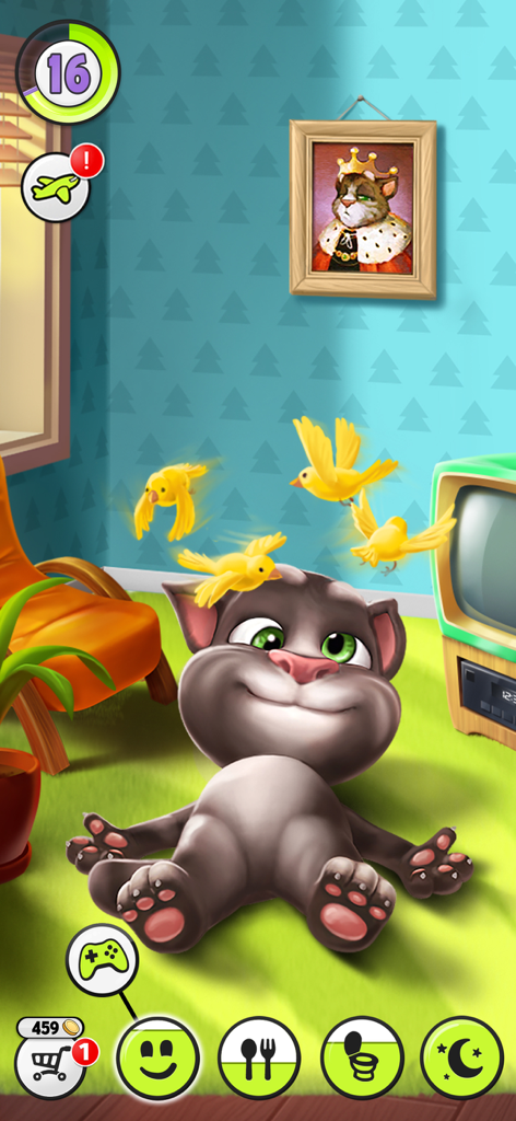 Talking Tom deitado com pássaros amarelos circulando sua cabeça