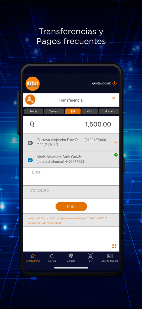 InterBanking Móvil - InterBanking Movilアプリのインターフェース。受取人情報とケツァルでの金額が表示されている送金画面。