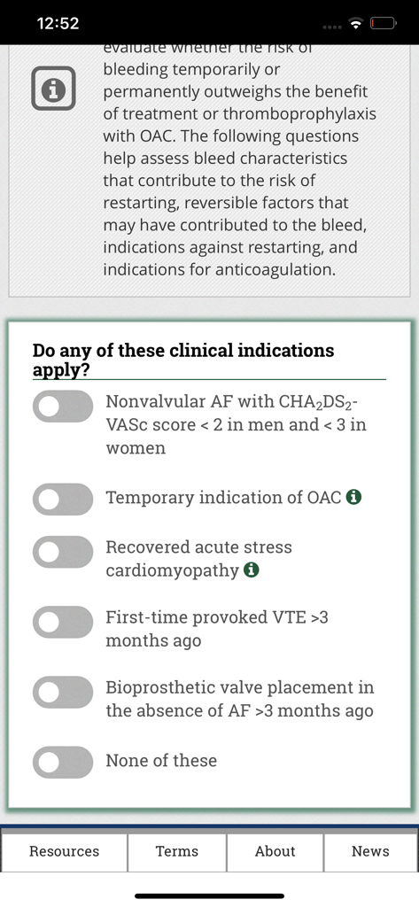 Lista de verificación de indicaciones clínicas en la aplicación ManageAnticoag para la evaluación del riesgo del paciente.