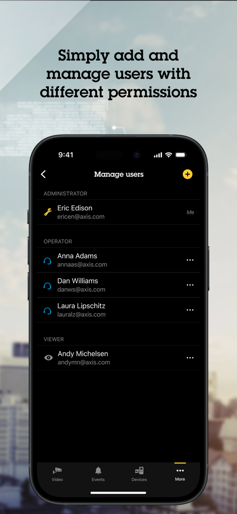 Interfaz de la aplicación AXIS Camera Station Edge que muestra cómo gestionar usuarios con permisos de administrador, operador y espectador