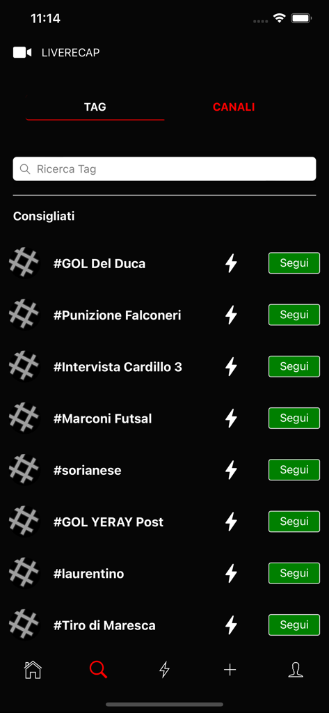 Liverecap - Interfaz de búsqueda de la aplicación Liverecap que muestra etiquetas de los mejores momentos deportivos de tendencia y botones para seguir.