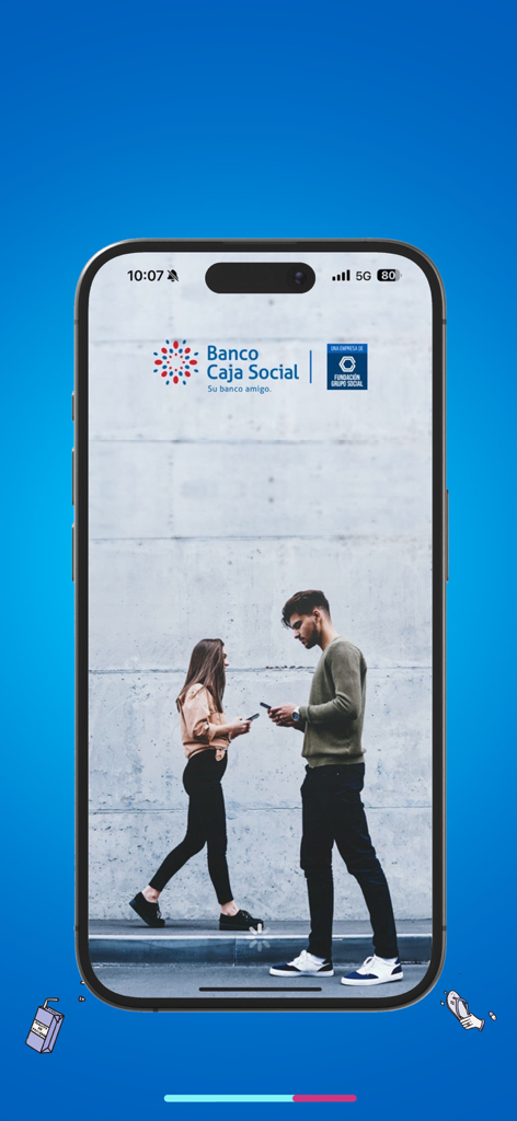 Pantalla de presentación de la aplicación móvil de Banco Caja Social que muestra el logotipo de la marca y dos personas usando sus teléfonos inteligentes