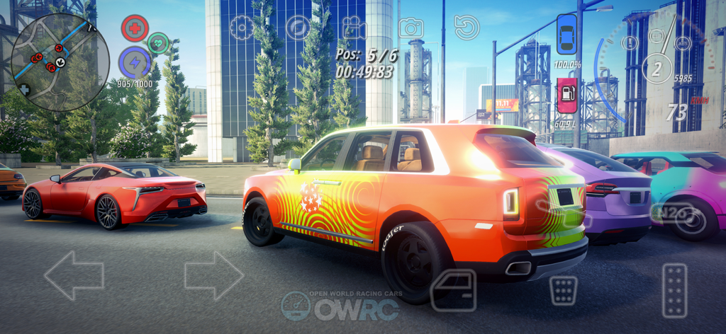 Jugabilidad de OWRC Open World Racing Cars mostrando vehículos de lujo e interfaz de carreras