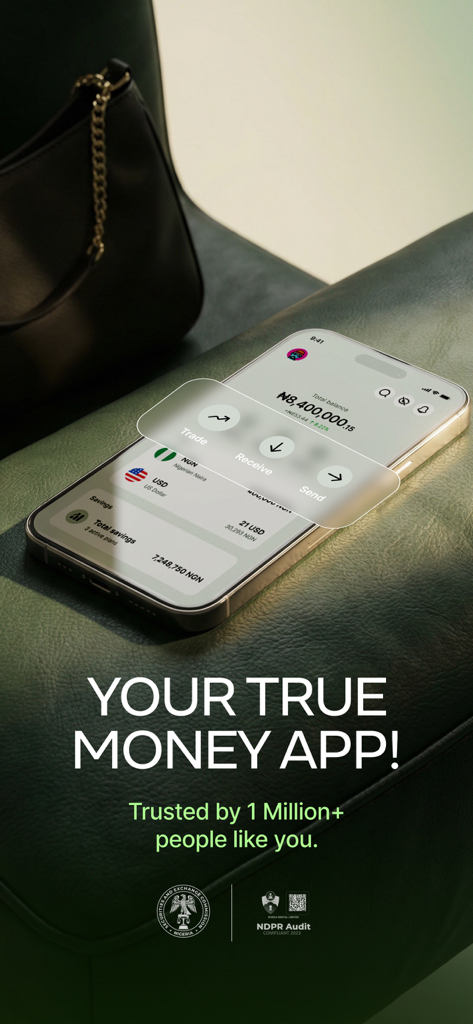 Busha: Trade BTC, ETH, SHIB - Un smartphone sur une surface en cuir affichant l'interface de l'application Busha avec des soldes de cryptomonnaies en Naira et en dollars américains.