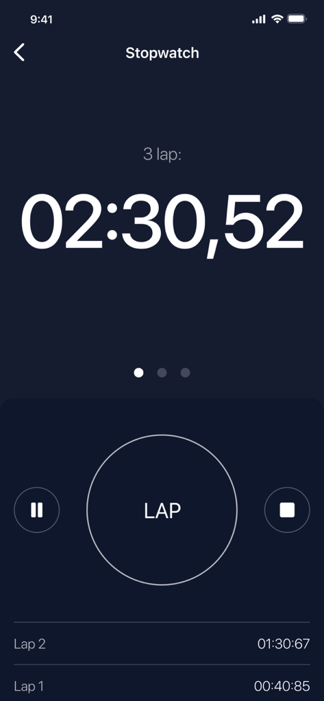 Pantalla de cronómetro que muestra la hora actual y las vueltas registradas en un tema oscuro minimalista