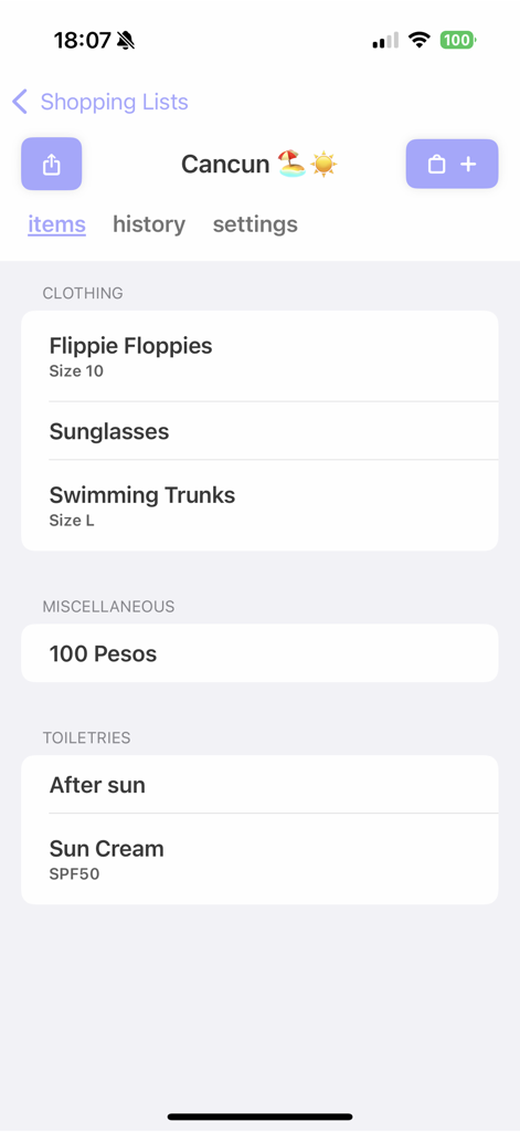 In The Basket 앱 인터페이스에 칸쿤 휴가에 대한 카테고리별 쇼핑 목록이 표시됩니다.