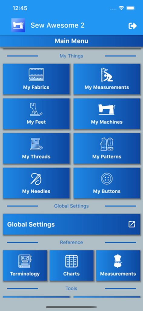 Sew Awesome 2 - Menú principal de la aplicación Sew Awesome 2 que muestra categorías de inventario de costura para telas, hilos y patrones.