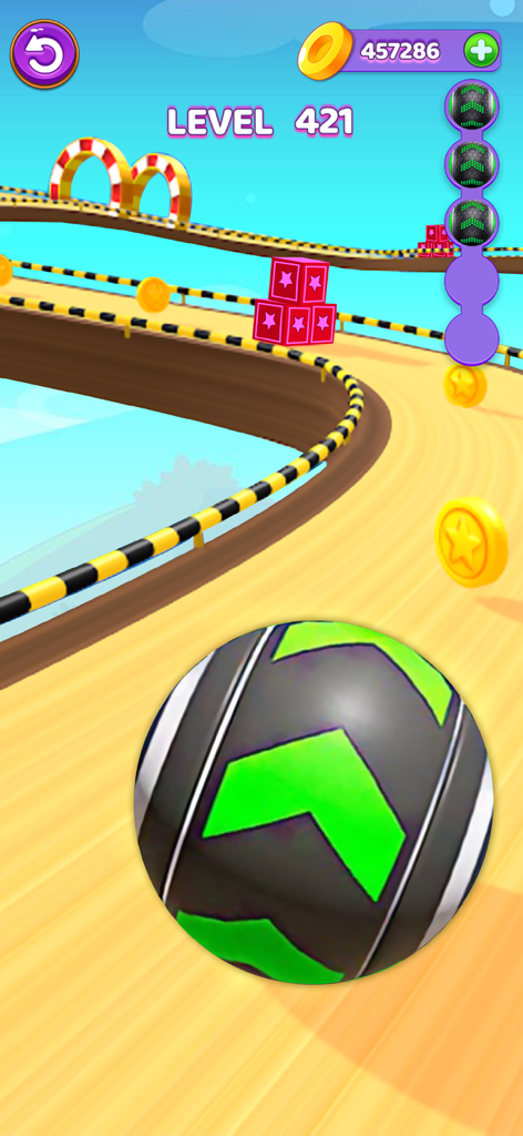 Una bola 3D rodando sobre una pista amarilla con obstáculos y monedas en el juego móvil Going Balls.