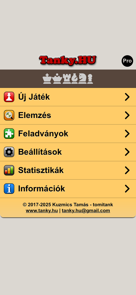 Main menu of the Sakk Pro chess app featuring options for new games analysis and puzzles