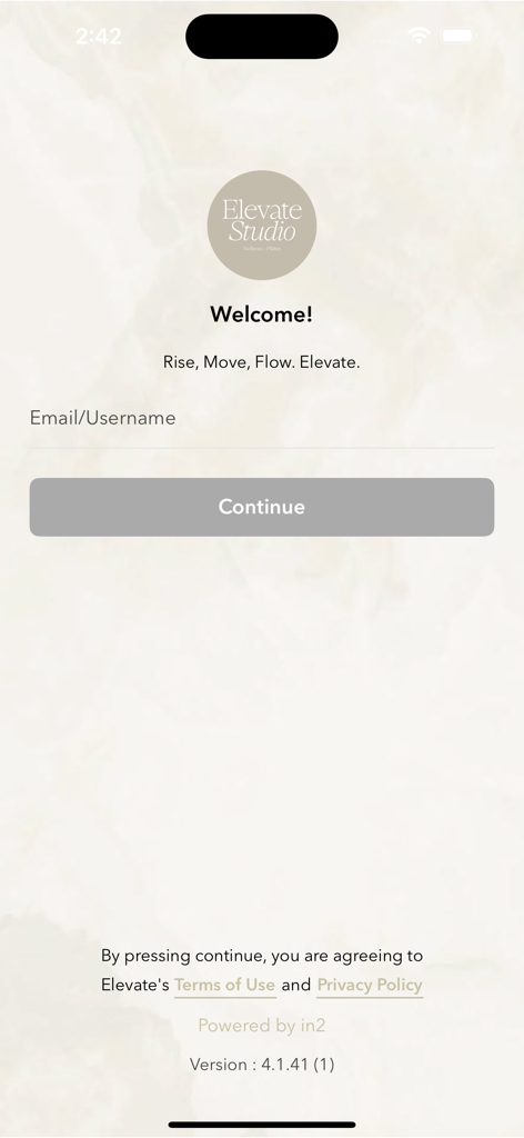 Elevate Studio App - Pantalla de bienvenida de la aplicación Elevate Studio que presenta el logotipo del estudio y un campo de inicio de sesión para correo electrónico o nombre de usuario.