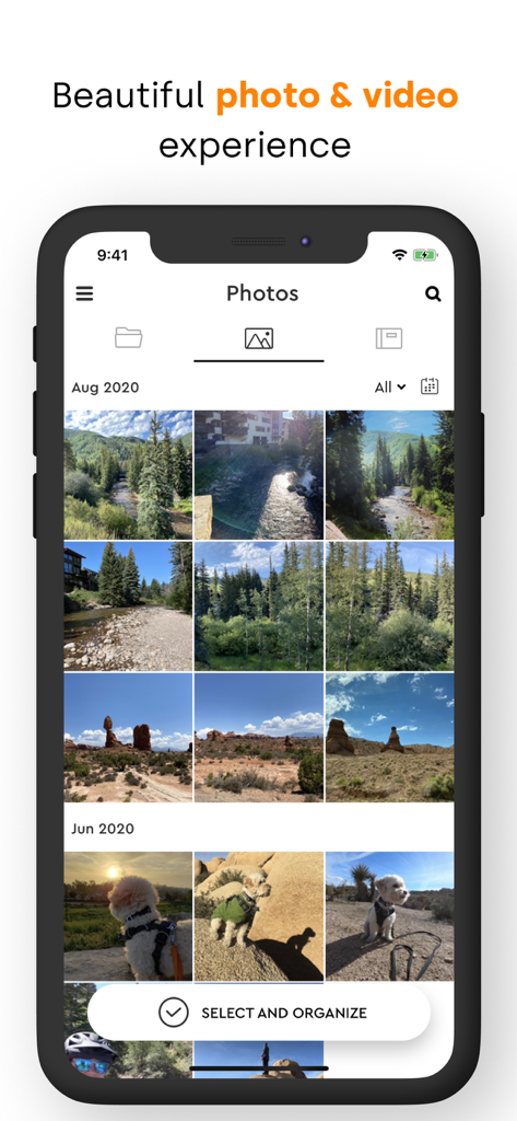 Pantalla de smartphone que muestra la interfaz de la galería de fotos de la aplicación My Cloud OS 5 con fotos de naturaleza y mascotas