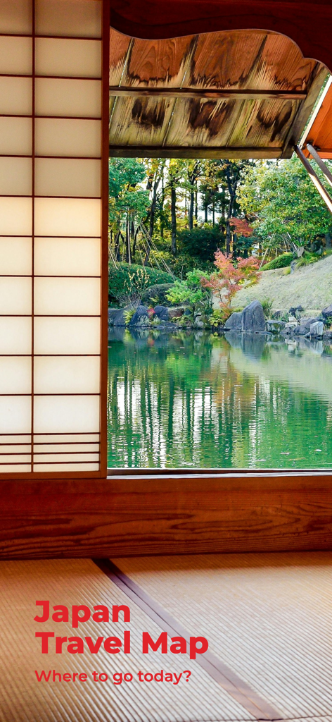 고요한 연못과 정원 전망이 있는 전통 일본식 방.