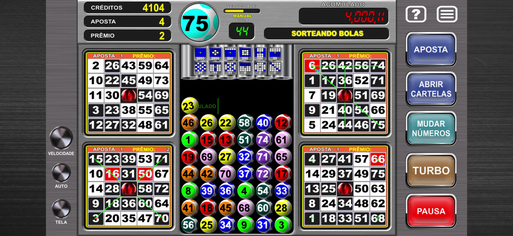Megaball Video Bingo - 4つのアクティブなカードとカラフルな番号付きボールの中心プールを備えたビデオビンゴゲームプレイインターフェース。