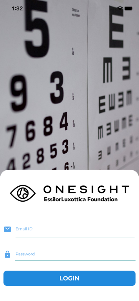 Vision Screening Events App - Tela de login do aplicativo OneSight EssilorLuxottica Foundation Vision Screening Events com plano de fundo de tabela de olho e campos de login.