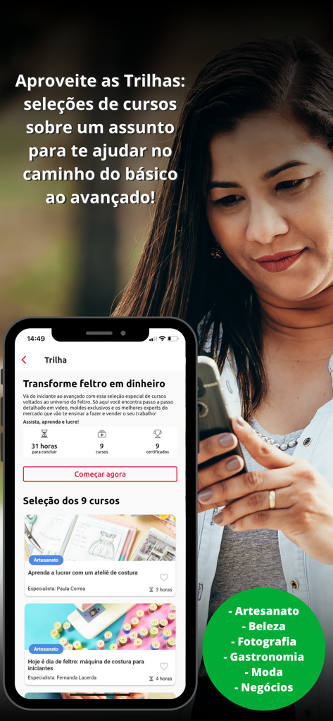 Uma mulher usando o aplicativo móvel eduK para navegar em trilhas de aprendizado para habilidades vocacionais e empreendedorismo