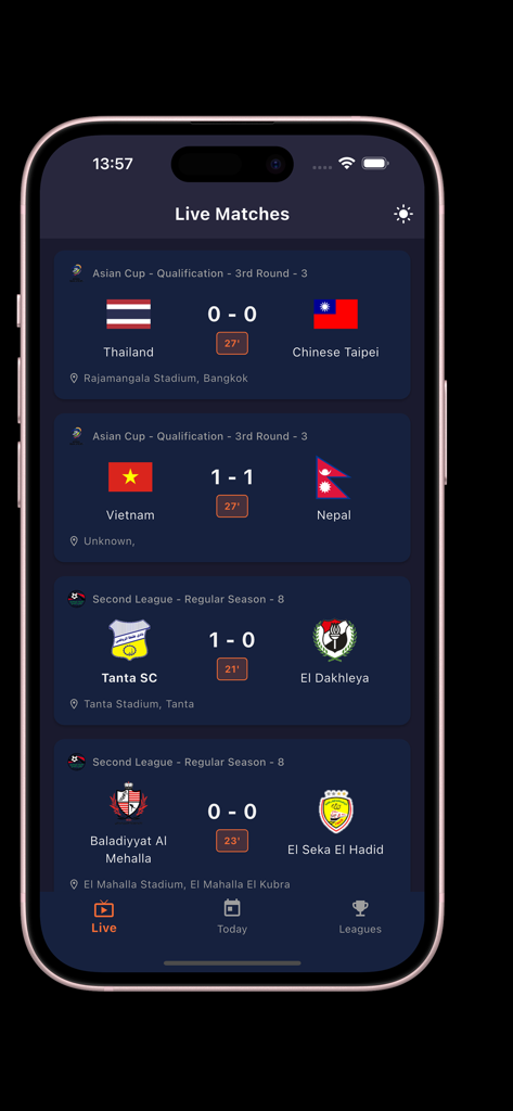 Application Yacine TV affichant les scores de football en direct et les horaires des matchs dans une interface en mode sombre