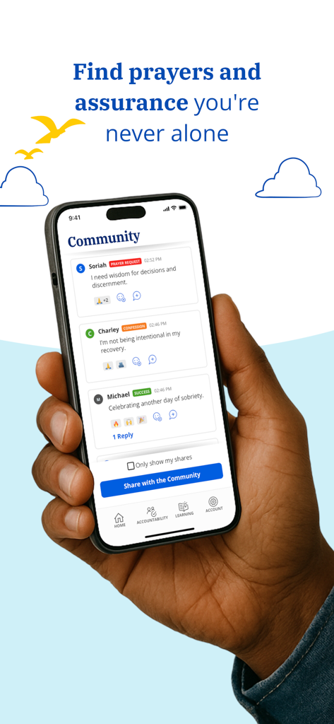 Victory: Quit Porn Now - Una mano tiene uno smartphone che mostra la schermata della community dell'app Victory con richieste di preghiera e successi nel recupero