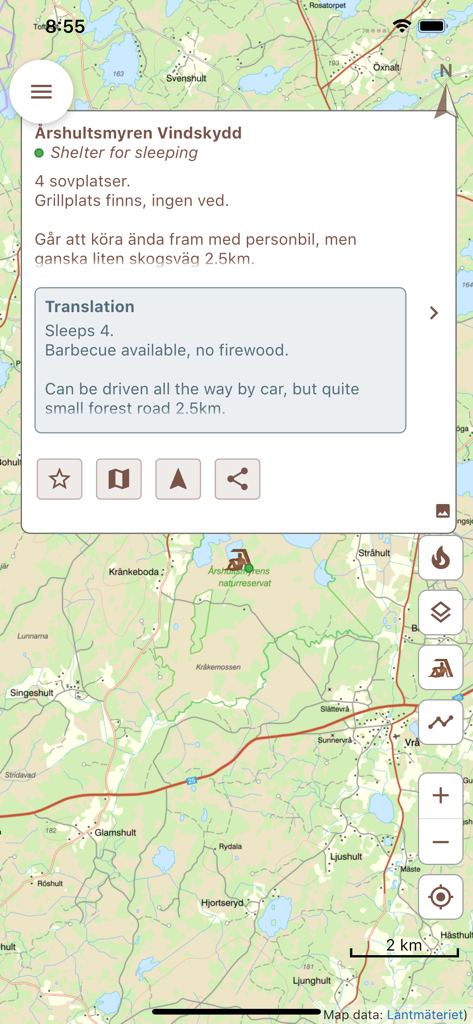 Una captura de pantalla de la aplicación Shelter Map que muestra un mapa topográfico con una ventana emergente detallada sobre un refugio de senderismo, incluyendo su capacidad y características accesibles