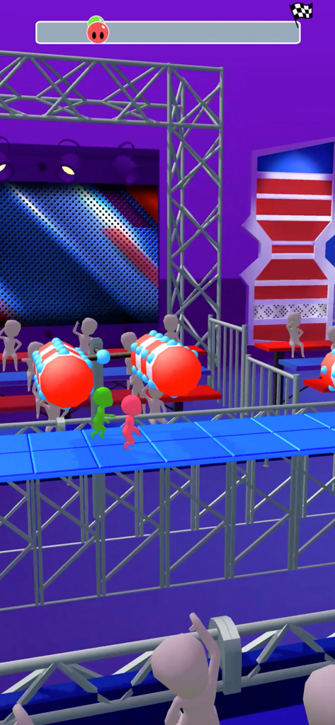 Epic Race 3D – Parkour Game - 回転するシリンダーがある3D障害物コースを2人のキャラクターがレースしている様子