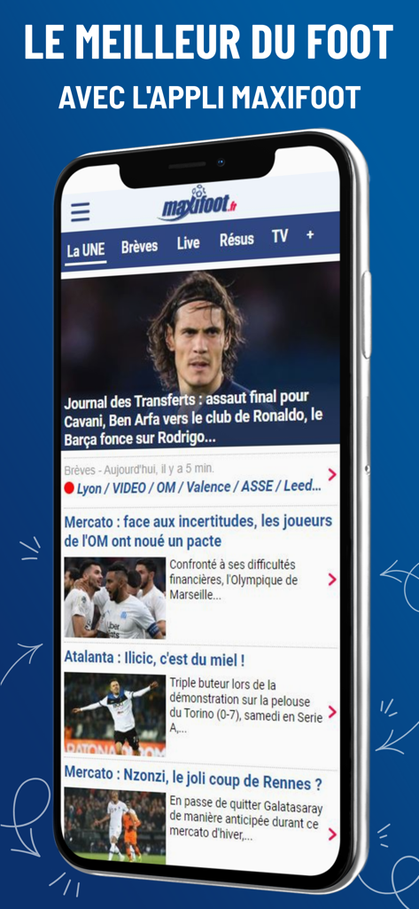 Mercato foot par Maxifoot - Mobile app interface of Maxifoot showing a news feed with soccer transfer updates and football headlines in French