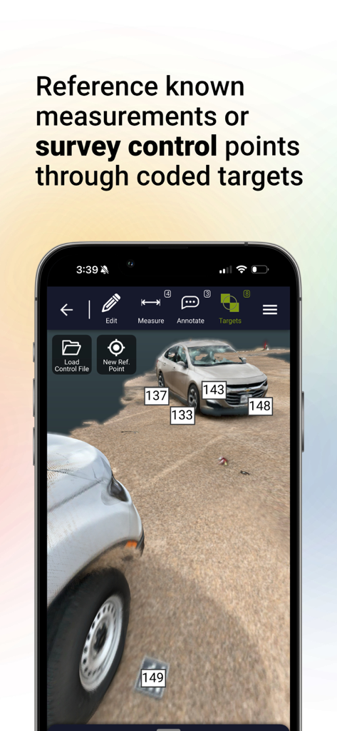 Dot3D - LiDAR 3D Scanning - Interface do aplicativo móvel Dot3D exibindo um escaneamento 3D de um veículo com alvos codificados numerados para pontos de controle de pesquisa.
