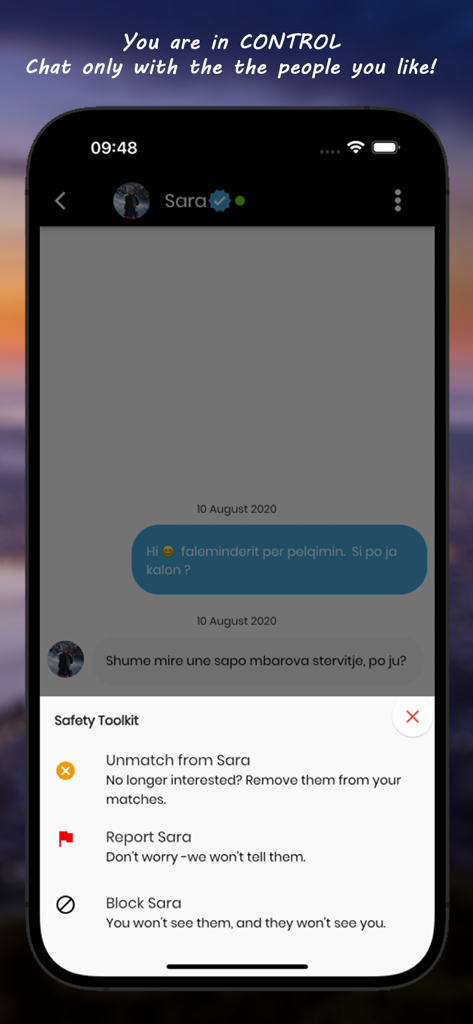 Schermata di chat dell'app di incontri con un menu "safety toolkit" che mostra opzioni per annullare il match, segnalare o bloccare un utente