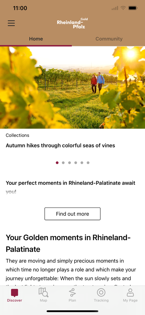 Pantalla de inicio de la aplicación de turismo de Renania-Palatinado que muestra una pareja caminando por un viñedo iluminado por el sol con el texto Caminatas de otoño a través de coloridos mares de vides.