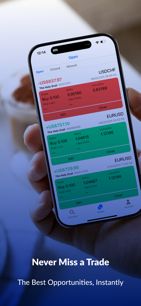 Display iPhone che mostra operazioni attive su forex e valute all'interno dell'interfaccia dell'app ZXCM Social Trader